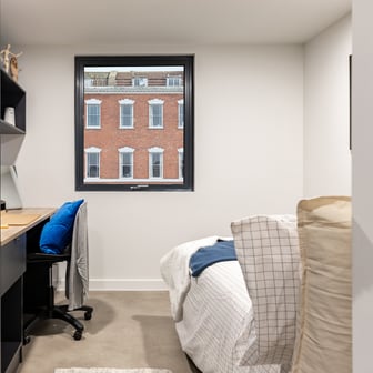 Cozy En Suite - Image 3